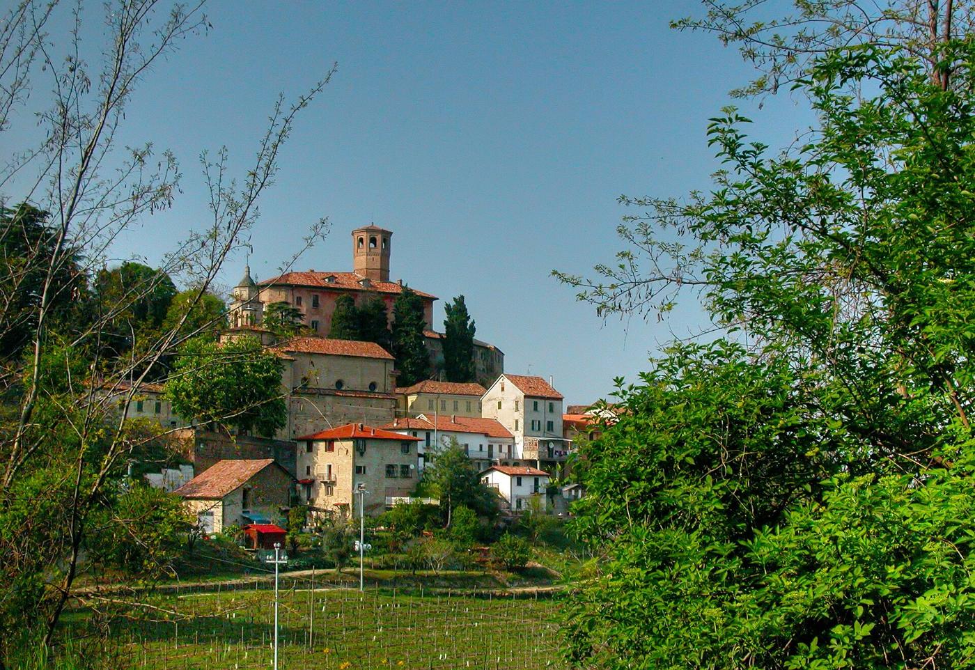Calamandrana Alta hilltop old town crowned by the Castello di Calamandrana